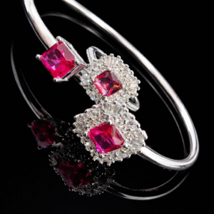 Elegant ring with pink gemstones