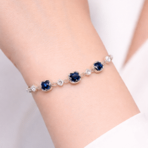 Elegant bracelet with blue gemstones