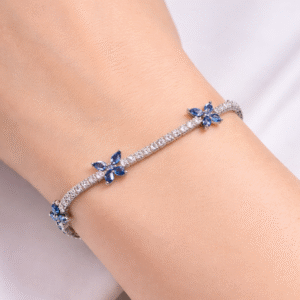 Elegant bracelet with blue gemstones