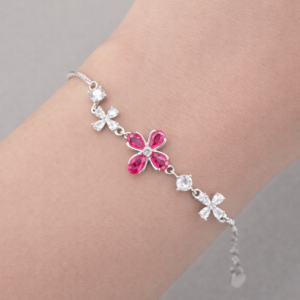 Elegant bracelet with pink gemstones